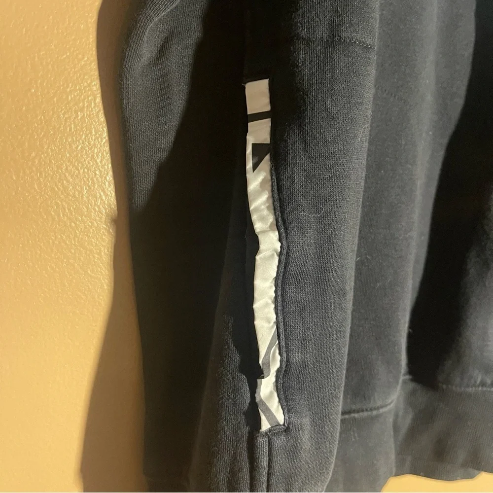 Columbia Women’s Black Sweater with Patterned Pocket Size Large - Picture 3 of 8